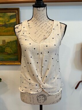 CLEANOUT 🖤 E&M Women’s Cream Knot-Front Sleeveless Tank Top with Black Cat Print